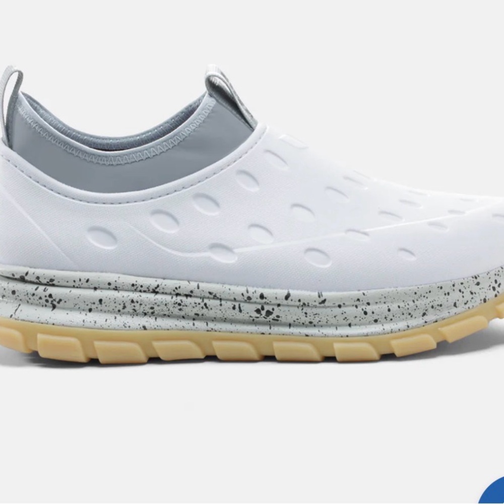 Revive AC - in color: White / Gum
Active Recovery Shoe size: women's 7